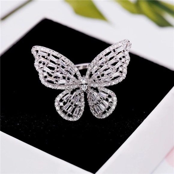Butterfly Statement Ring with Cubic Zirconia - Picture 4 of 6